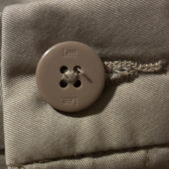 Lee Relaxed Fit, Straight Leg, Mid-rise Pant in Khaki, size 12 - Picture 4 of 7